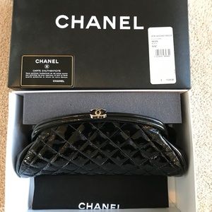 Chanel clutch quilted black patent leather NWT